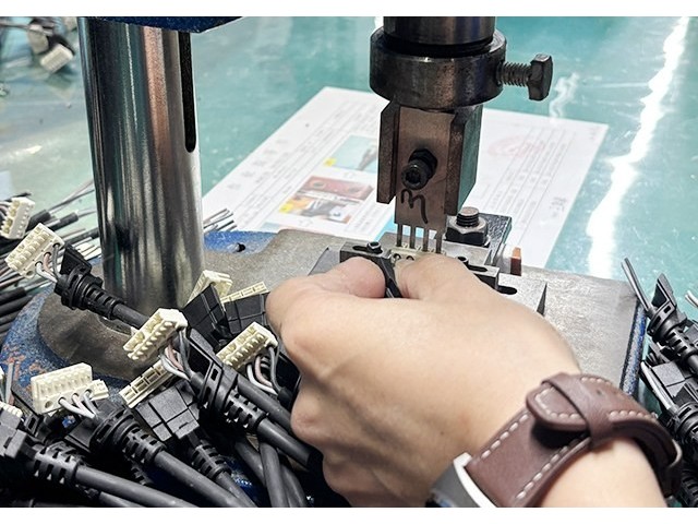 線束加工工藝大揭秘：三種主流連接技術(shù)優(yōu)缺點(diǎn)對比